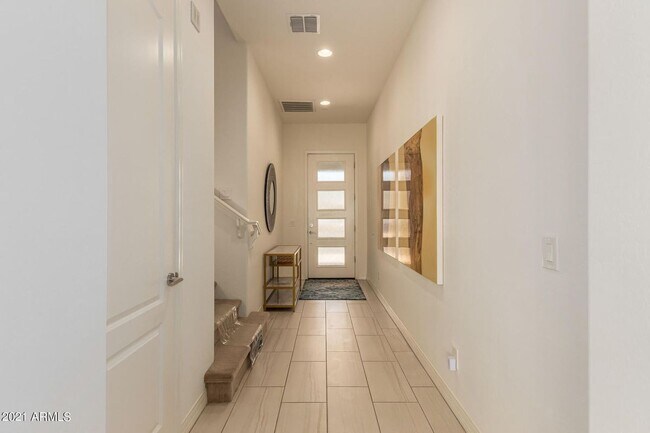 Building Photo - 7320 Vista Bonita Dr