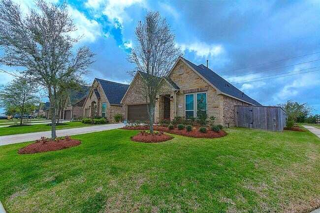 Building Photo - 2302 Falcon Brook Dr