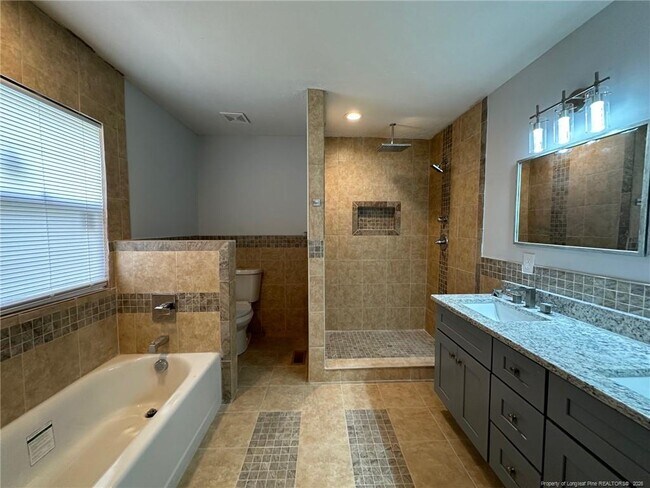 Building Photo - 929 Fleetwood Dr