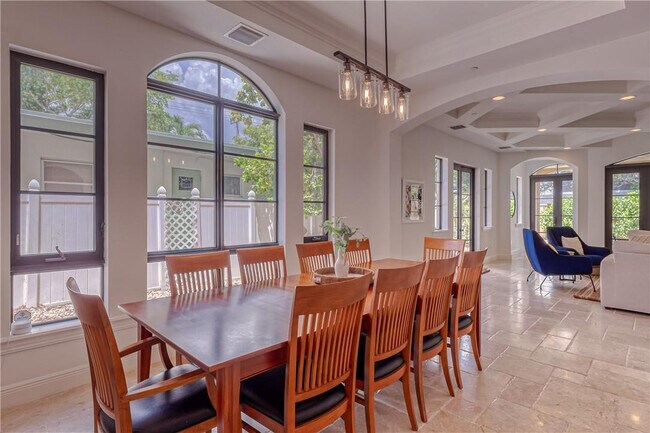 Building Photo - 1206 NE 1st St