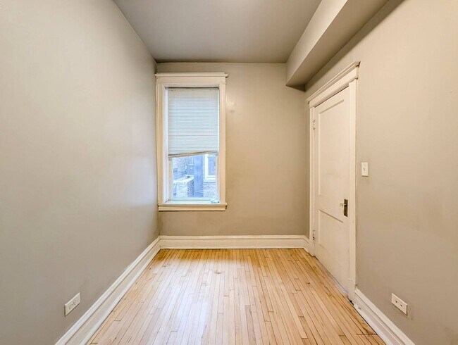 Building Photo - 2838 W Roosevelt Rd
