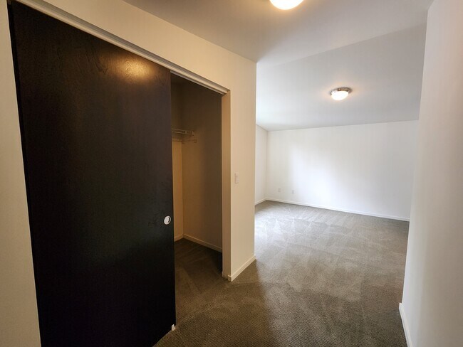 Main bedroom with large closet - 2118 NE 89th St