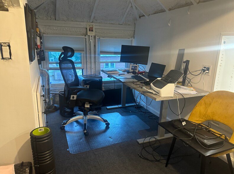 Building Photo - 15 Bothwell Rd