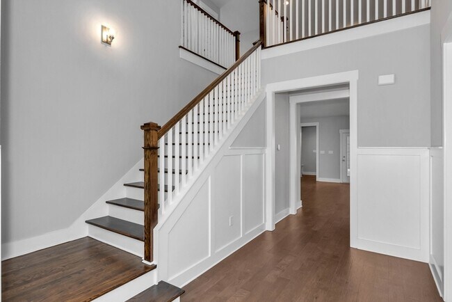 Building Photo - Luxury Craftsman Home in Monrovia Springs