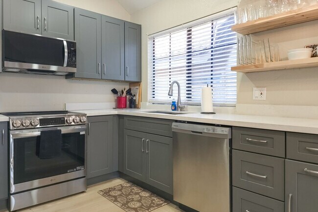 Building Photo - 1001 North Pasadena-SI FL1-ID1545705P