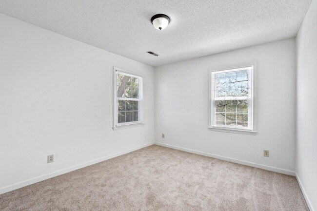 Building Photo - 203 Lancaster Ave