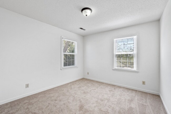 Building Photo - Located in the Center of Downtown Greer, 3 BR, 2 BA Townhome