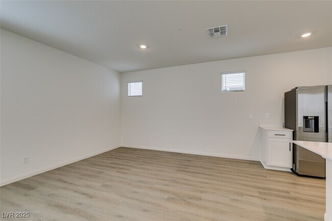 Building Photo - 9133 Vesey Ave