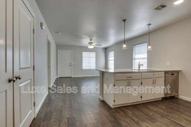 Building Photo - 407 Vail Cir