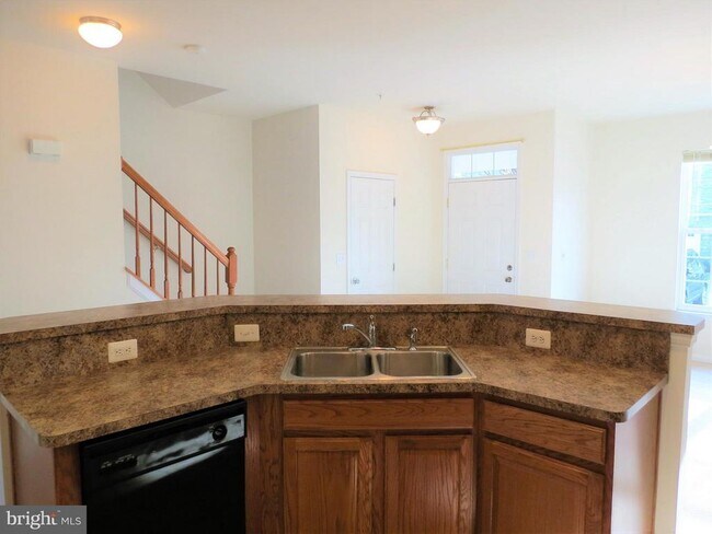 Building Photo - 3765 Bedford Dr