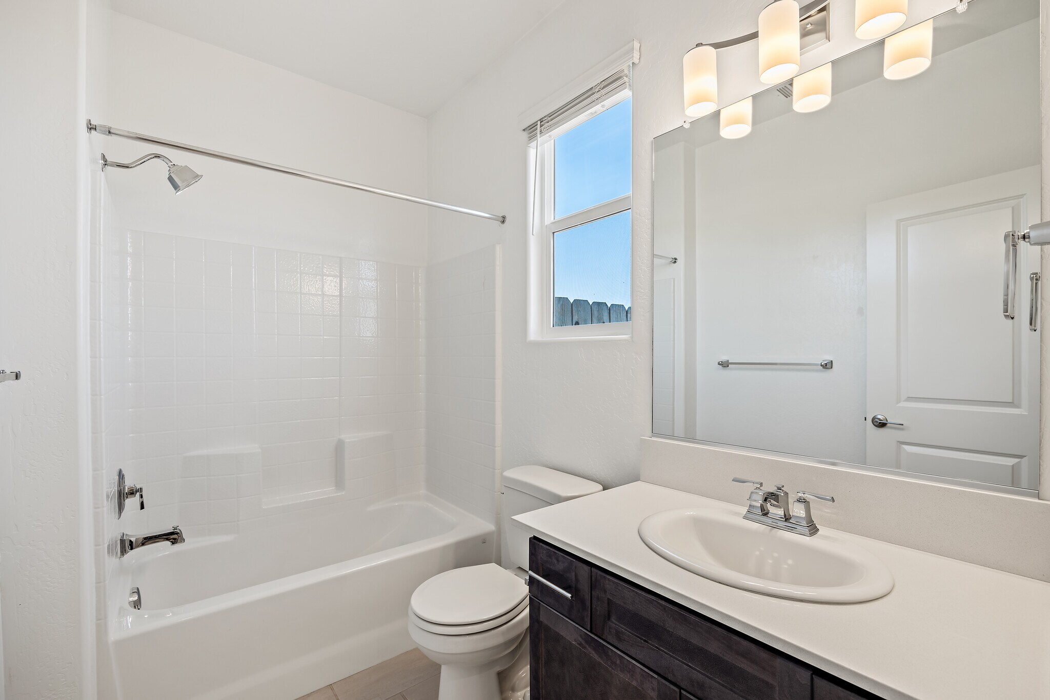 Building Photo - 821 Amanecer Ave