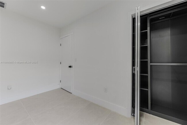 Building Photo - 1043 NW 48th St