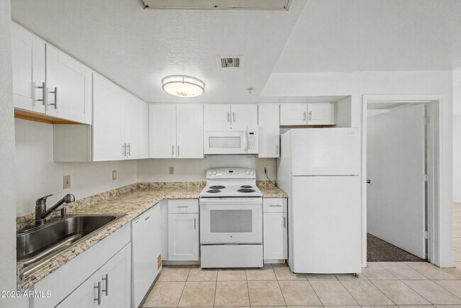 Building Photo - 16033 N 25th St