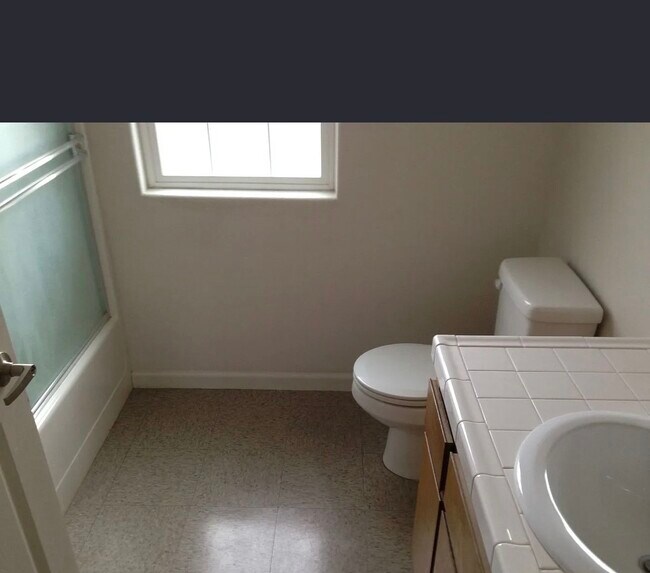 Building Photo - Lark  4 Plex