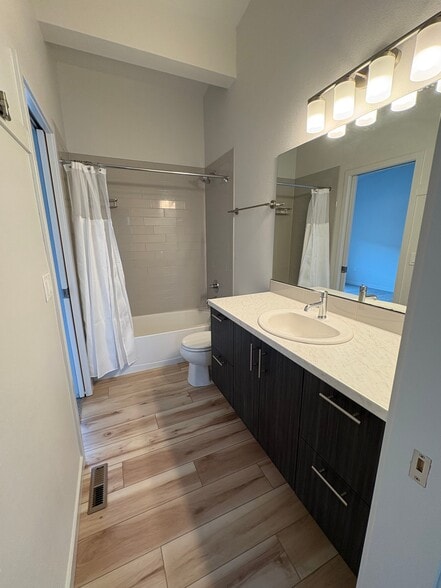 Building Photo - 225 Green Leaf Street