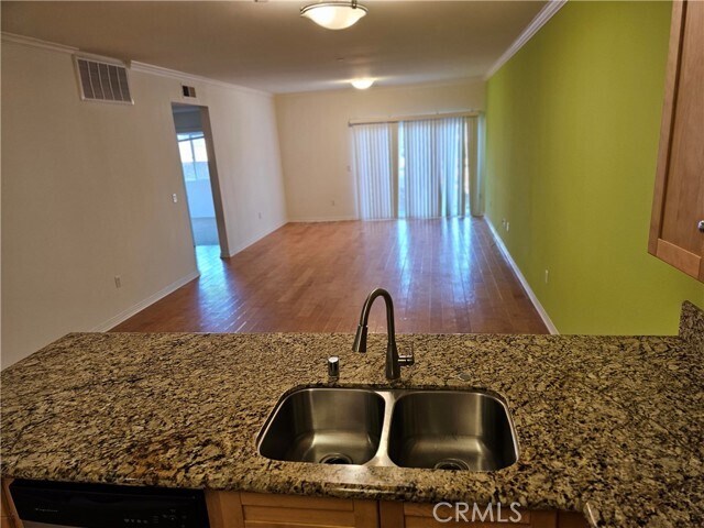 Building Photo - 214 S Alexandria Ave