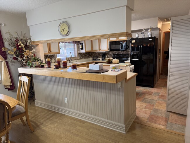 Building Photo - 259 E Oakland St