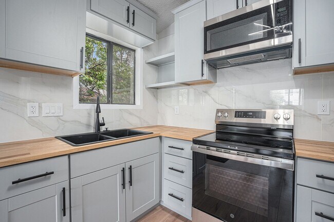 Building Photo - Upper-Level Duplex | $1,850/mo | All Utili...