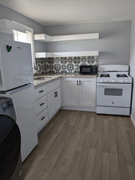 Building Photo - 2711 5th Ave