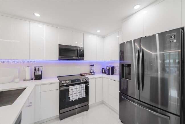 Building Photo - 2301 Collins Ave