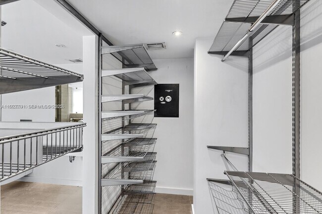 Building Photo - 100 Ocean Ln Dr