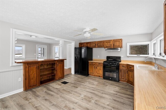 Building Photo - 6982 Webster Rd