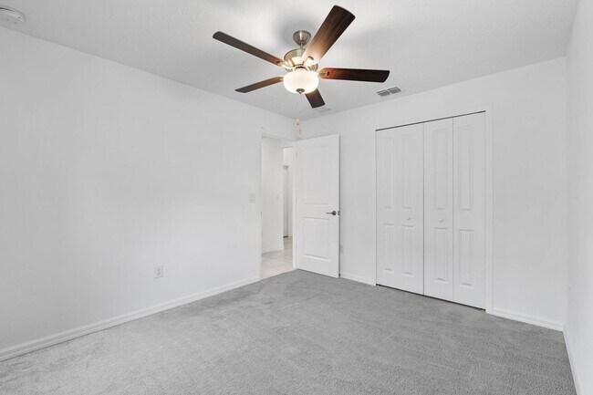 Building Photo - Like New 3/2 in Wimauma