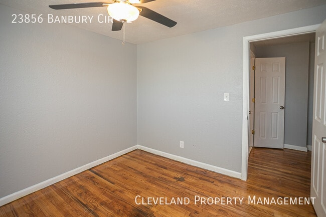 Building Photo - Updated 3 Bedroom Banbury Condo