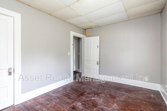 Building Photo - 2647 Selma Ave