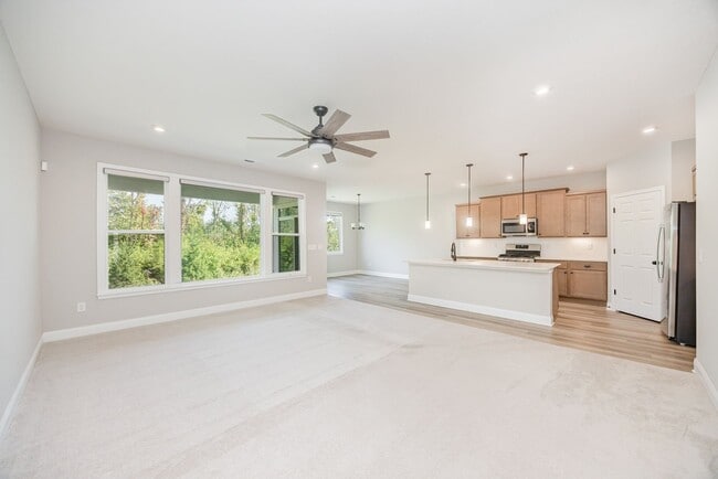 Building Photo - Beautiful 2 Bedroom, 2 Bath home + flex ro...