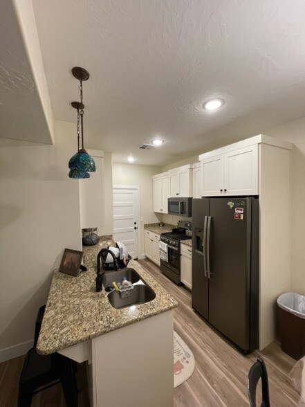 Building Photo - 457 N 400 W