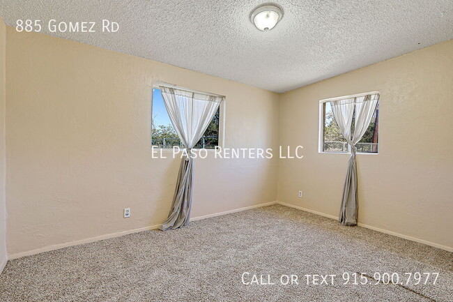 Building Photo - 885 Gomez Rd