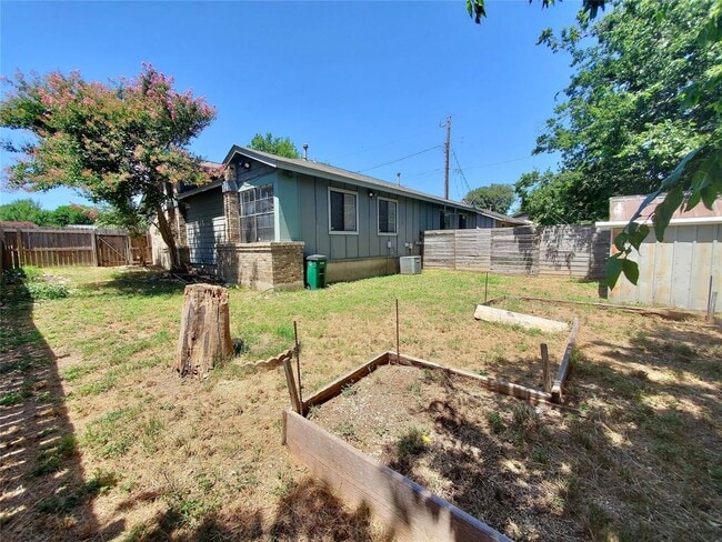 Building Photo - 2400 Berkett Dr