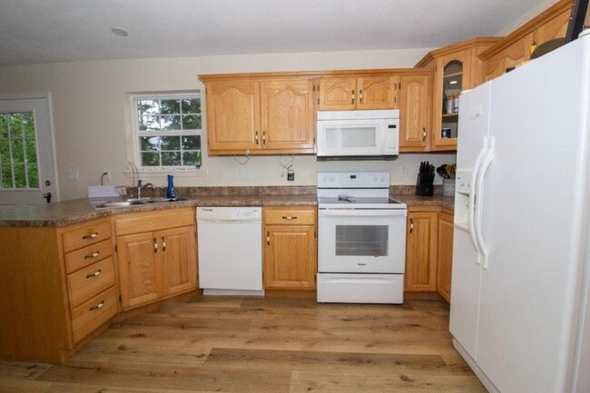Building Photo - 21497 Risky Rd