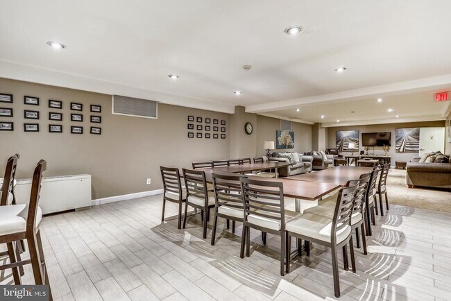 Building Photo - 1900 Lyttonsville Rd