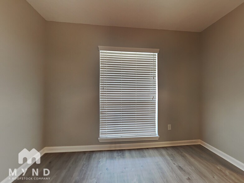 Building Photo - 983 Oak Lynn Dr