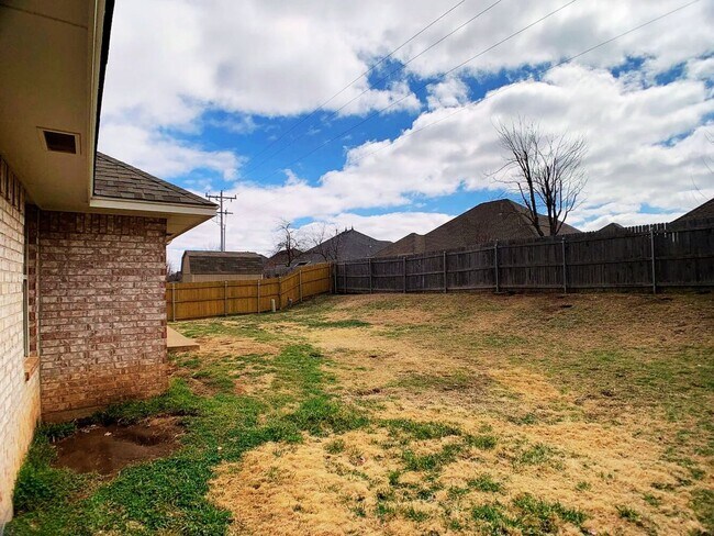 Building Photo - Spacious 4-Bedroom Home | Fenced Yard & 2-Car Garage