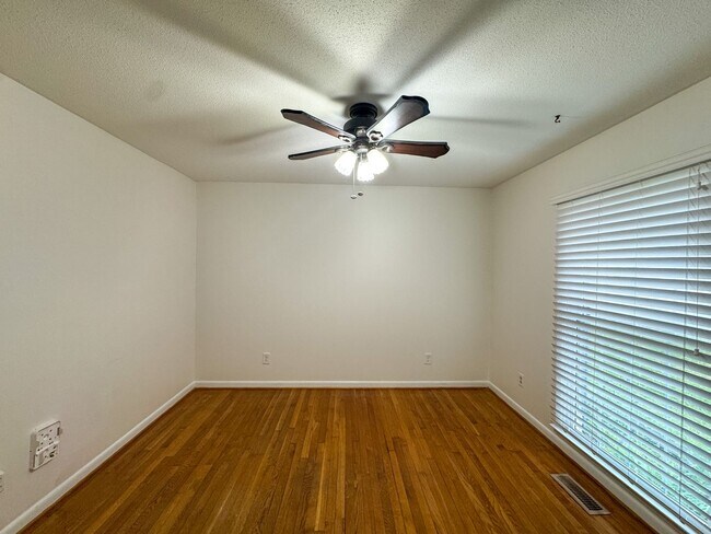 Building Photo - Charming 3 Bed 1.5 Bath Home Close to Fort Liberty