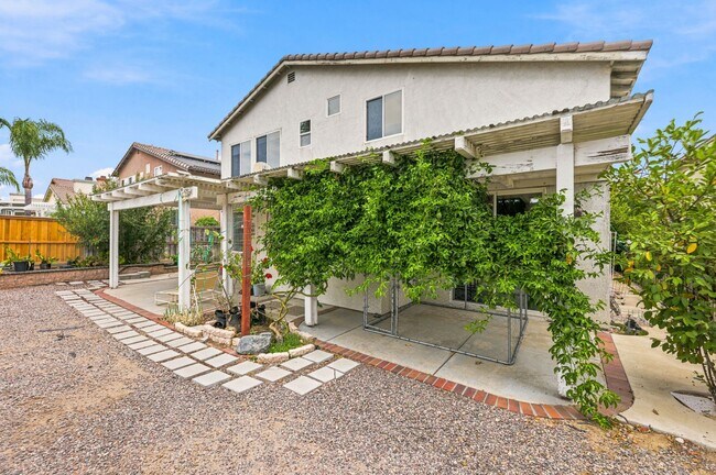 Building Photo - 46145 Via La Colorada