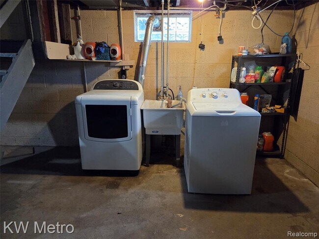 Building Photo - 224 Fielding St