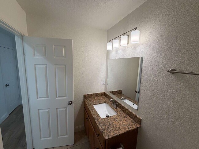 Building Photo - 1089 Honey Ct