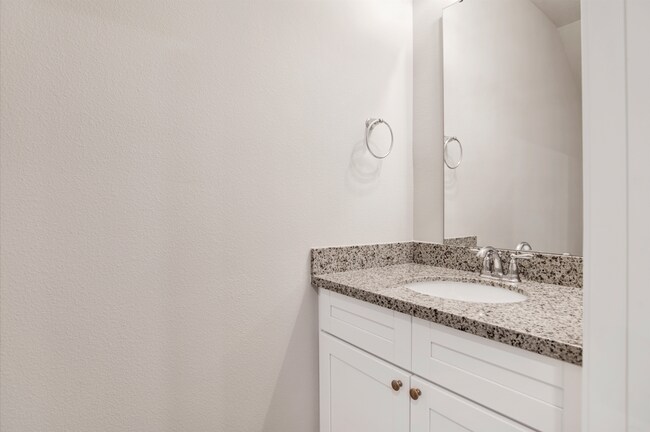 Building Photo - New Townhome near UWF and Nine Mile Rd