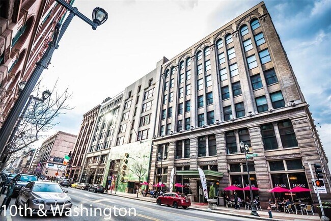 Building Photo - Live in the Heart of the Downtown Loft Dis...