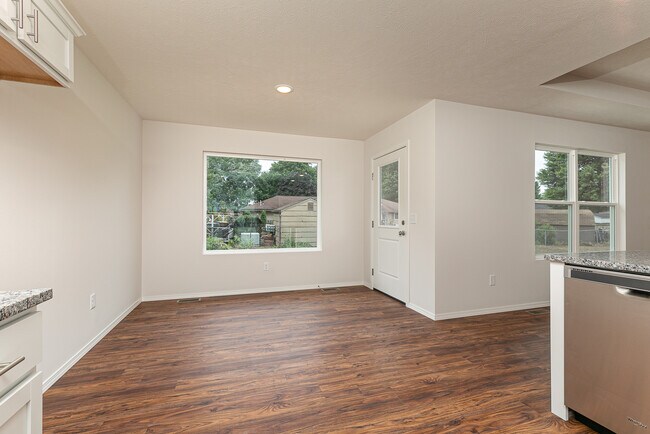 Building Photo - 376 W Granada St