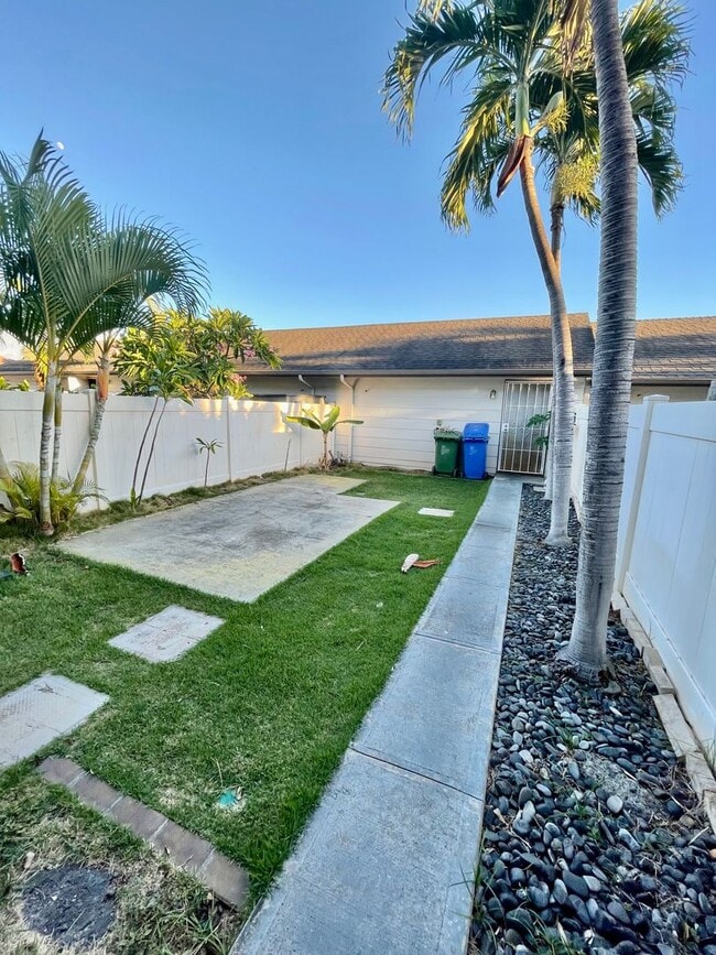 Building Photo - Ocen Pointe Potenial 3 Bedroom Home for Re...