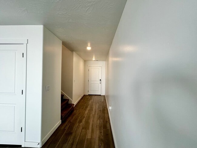 Building Photo - Comfortable and Spacious 4-Bedroom Townhome in Cedar City!