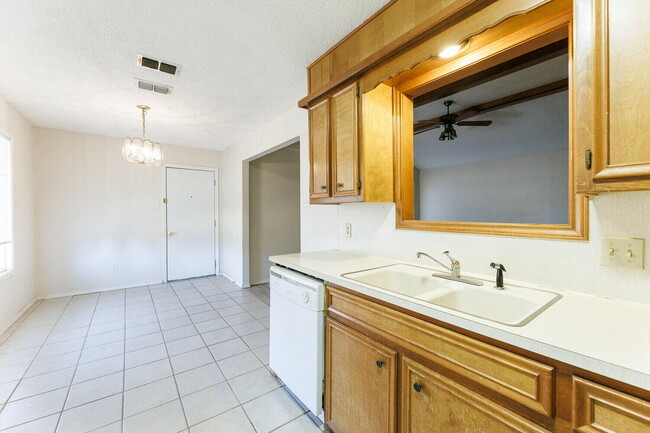 Building Photo - 5809 Emory St