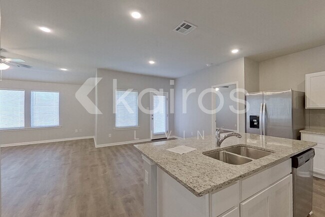 Building Photo - 417 Mango Dr