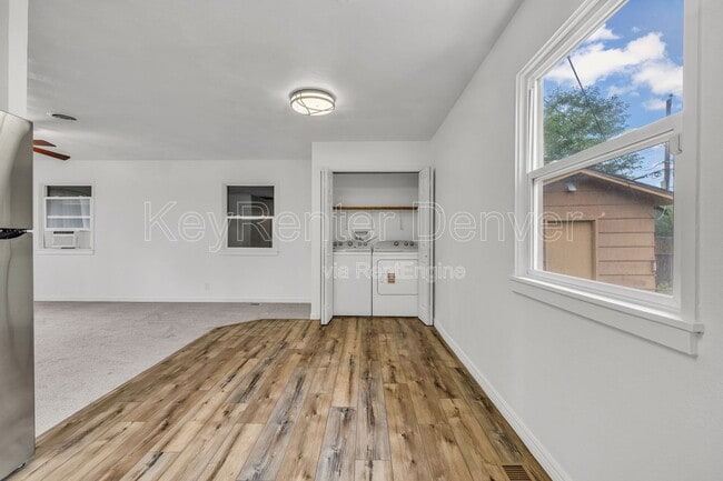 Building Photo - 8910 Poze Blvd