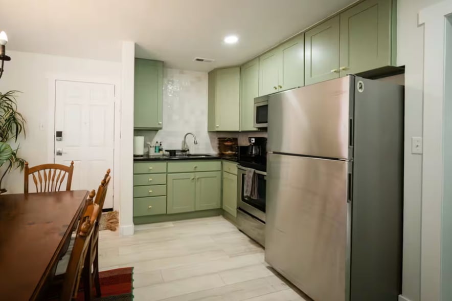 Full Kitchen - 769 S Denver St